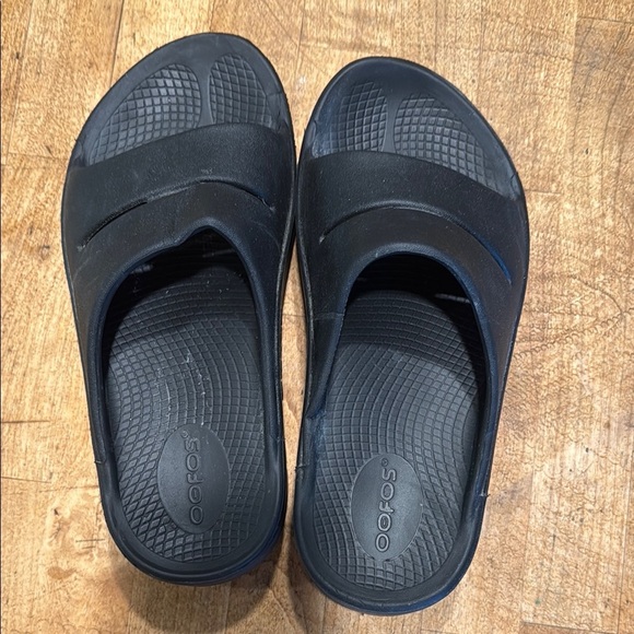 OOFOS Midnight Black Slide Sandals - Picture 3 of 4